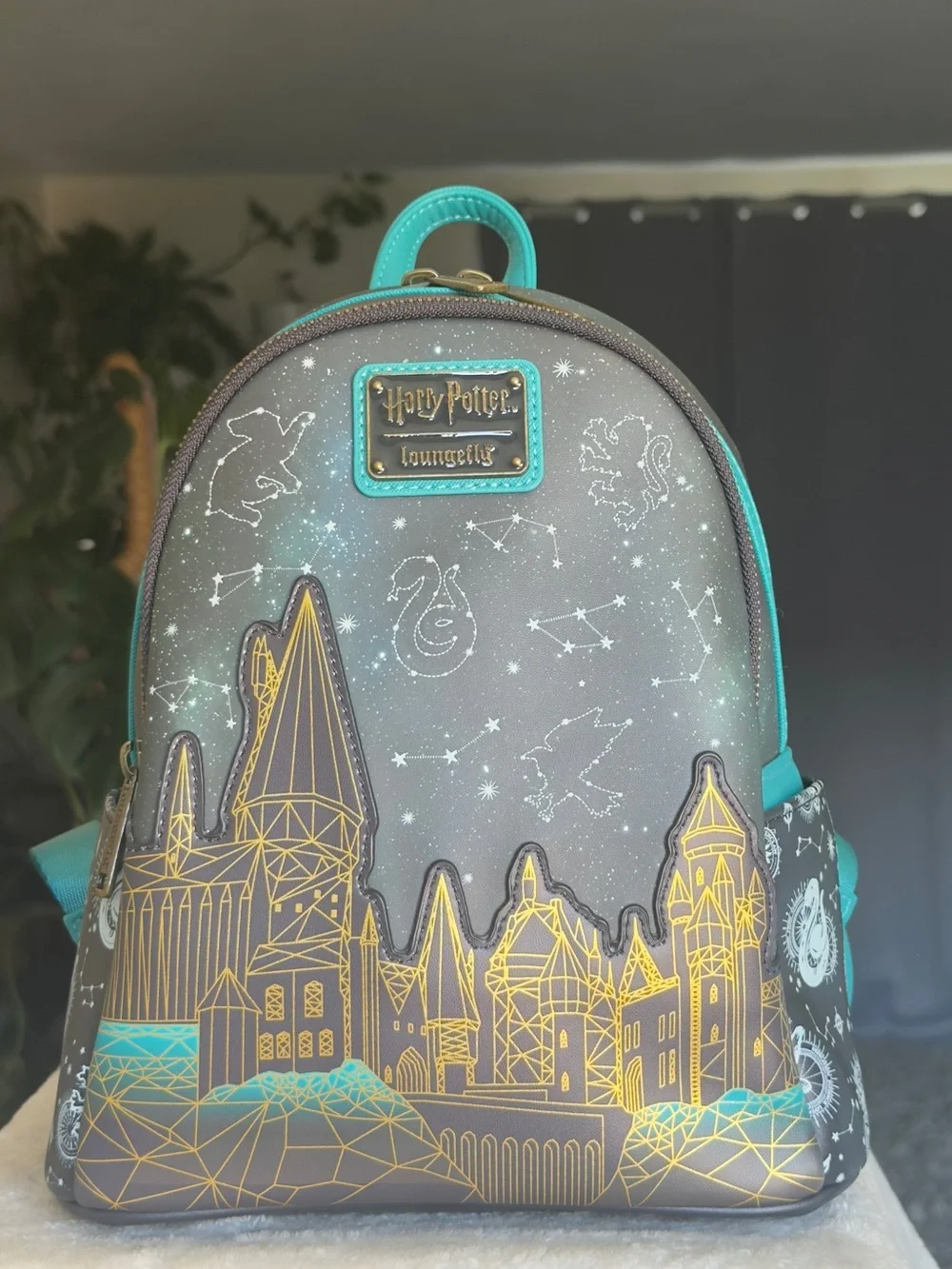 NWT Loungefly Harry Potter Hogwarts Castle Glow Mini Backpack